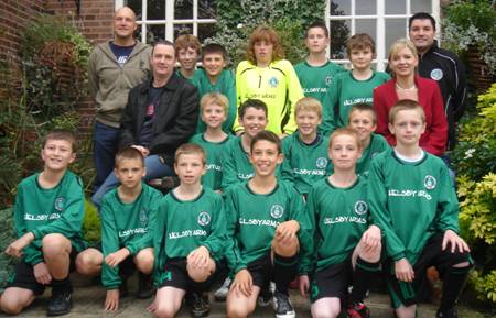 Helsby U12 football team show off new kit